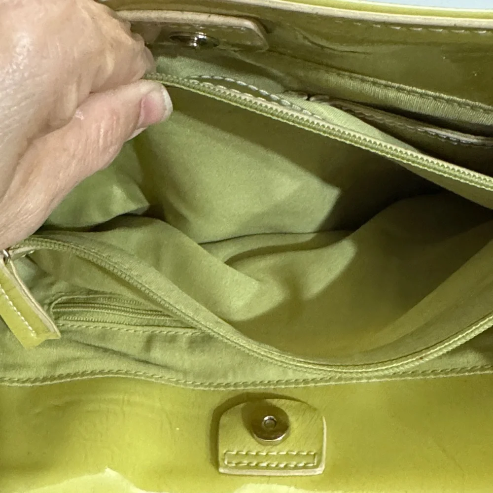 Vintage Liz Claiborne Cream and light Green (avocado) Hand Bag